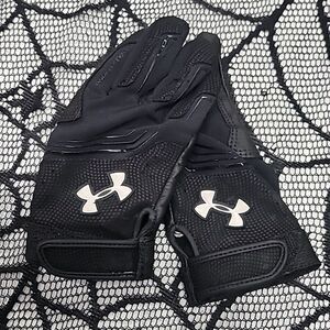 Under Armour Black & White Baseball Batting Gloves Size YXS